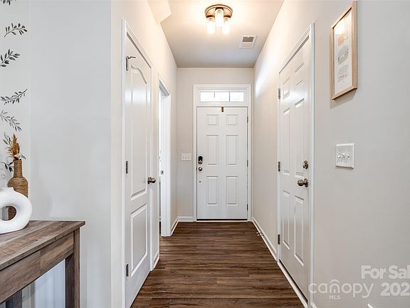 3rd image of 5212 Spanish Ivy Ln