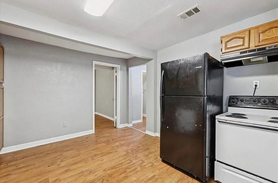 3 bed, 896 sqft, $1,495 — Photo 3