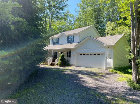 221 Wyalusing Dr, Pocono Lake, PA 18347