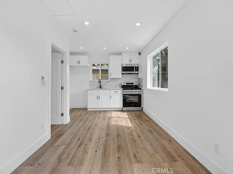 7053 Fallbrook Ave — Photo 4