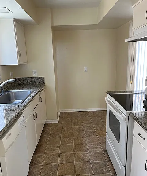1835 W Malvern Ave — Photo 12