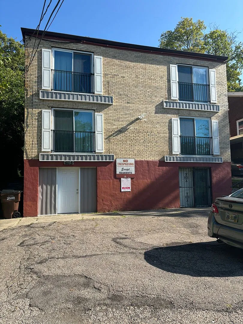508 Clinton Springs — Photo 1