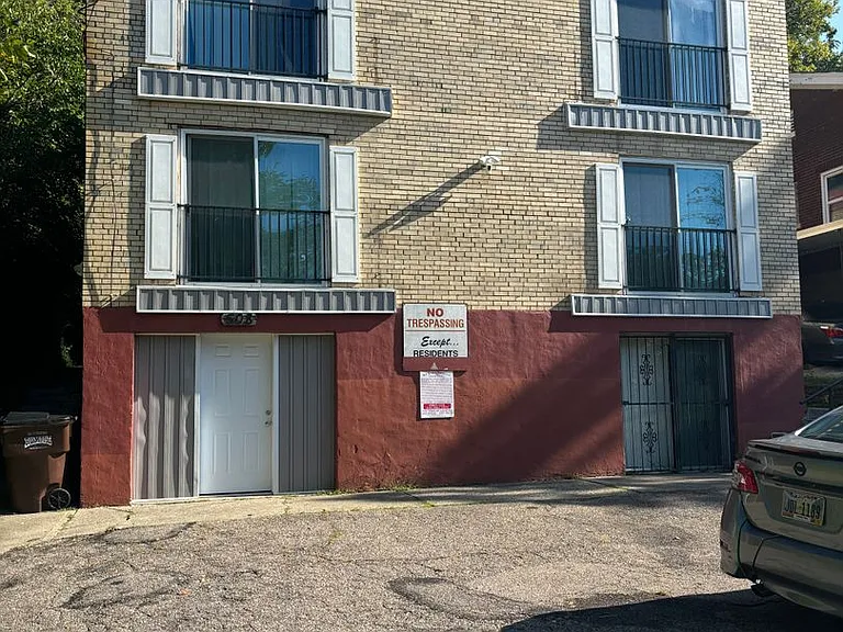 508 Clinton Springs Ave — Photo 1