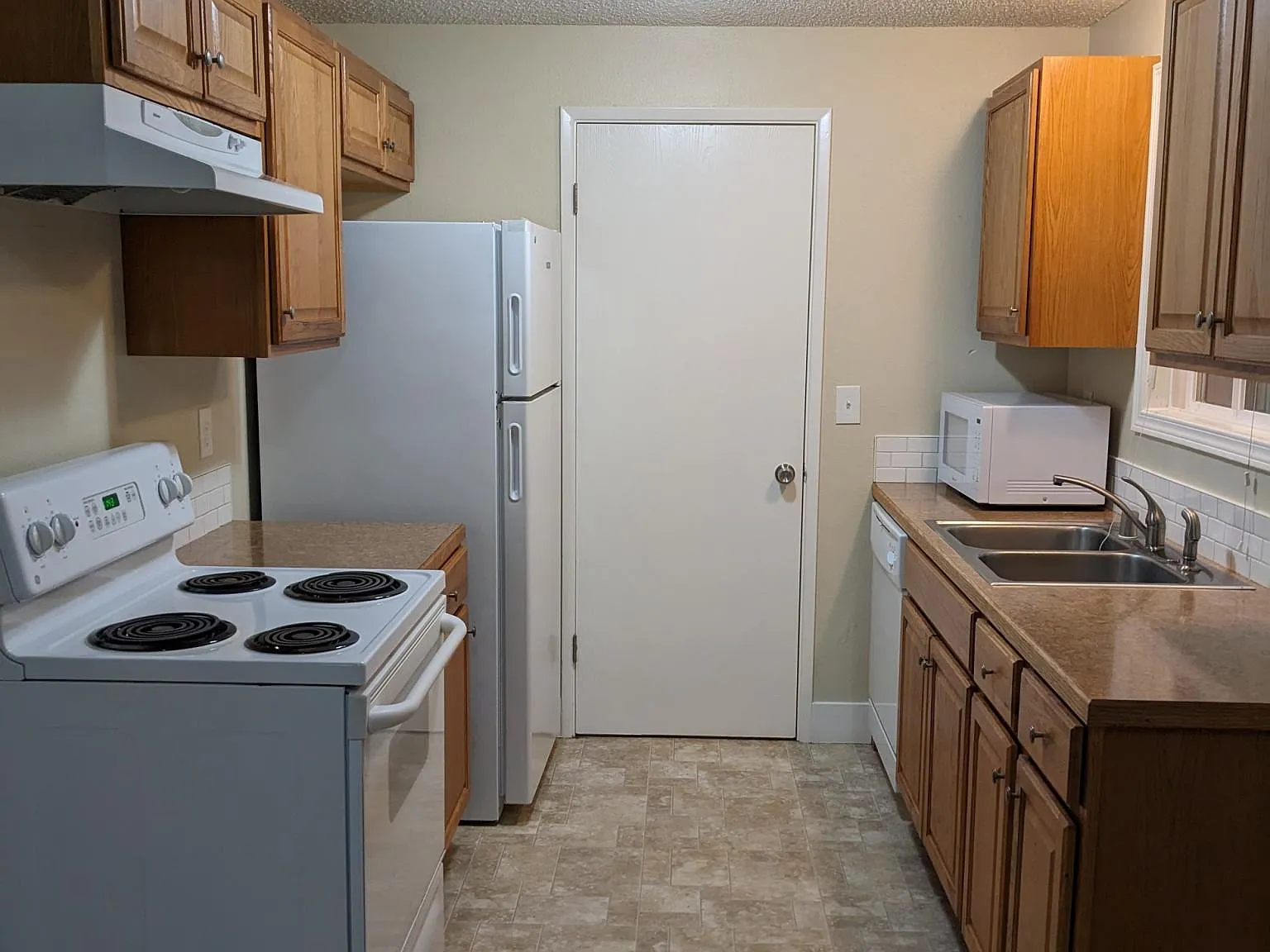 2 bed, 856 sqft, $1,800 — Photo 4