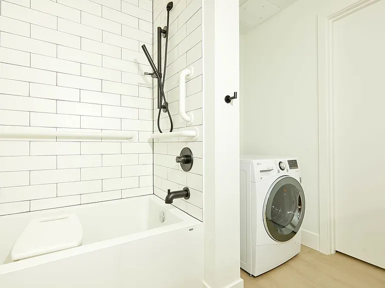 Solis Apartments — Photo 17