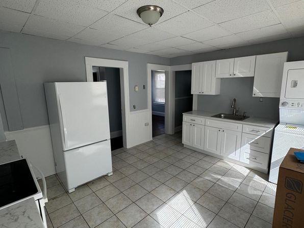 136 Peace St #4