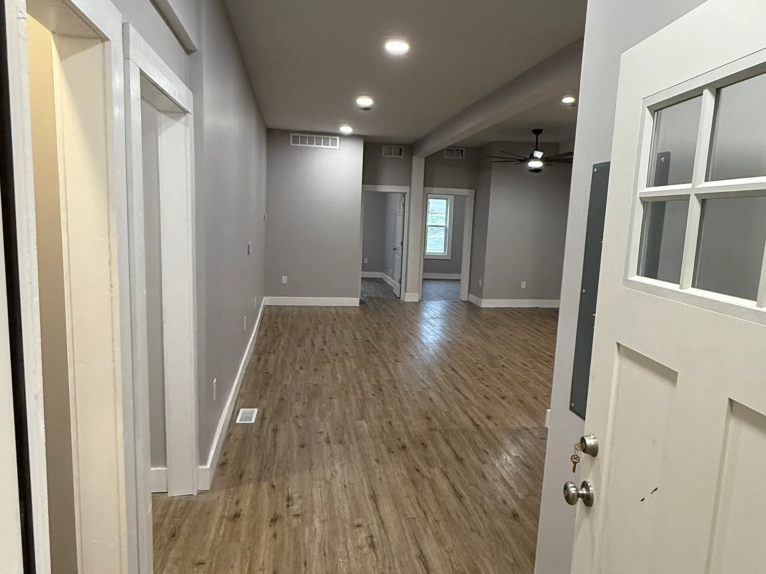 3 bed, 1121 sqft, $2,499 — Photo 3