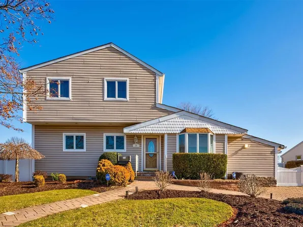 75 W 10th Street, Deer Park, NY 11729