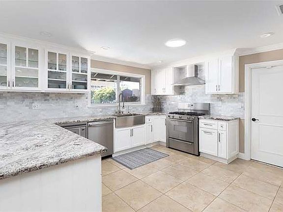 4th image of 18332 Rainier Dr