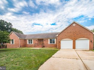909 Amer Dr, Fort Washington, MD 20744