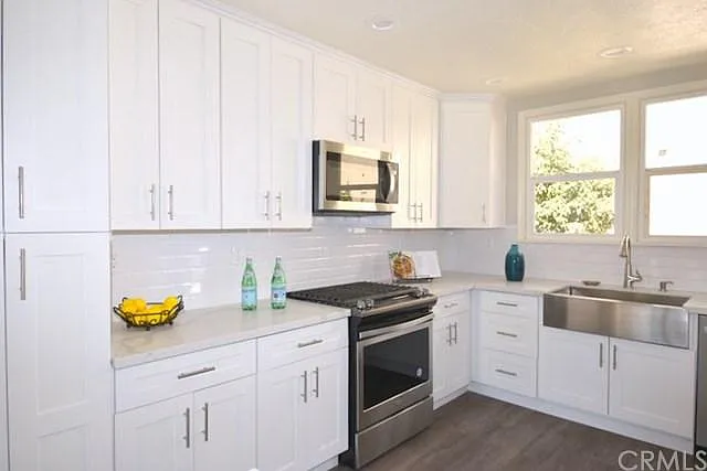 16601 Valerio St — Photo 8