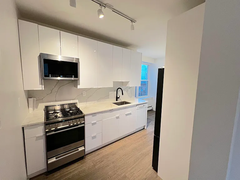 135 Van Wagenen Ave #4B — Photo 4