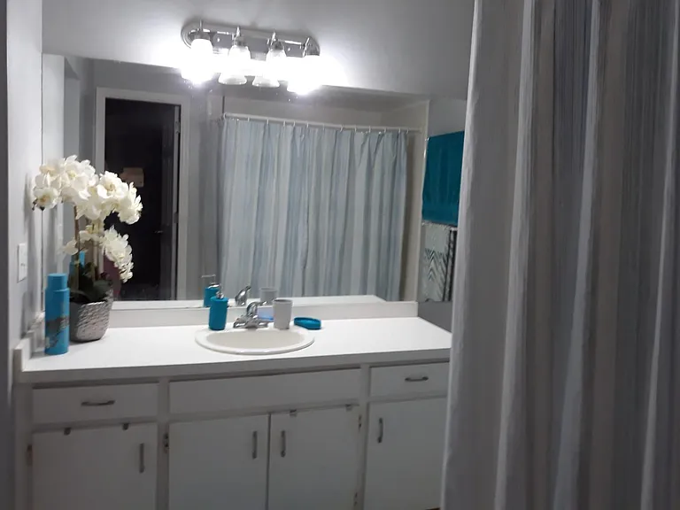1653 Tremont Ln — Photo 9