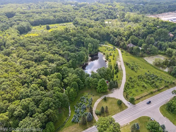 2290 N Latson Rd, Howell, MI 48855