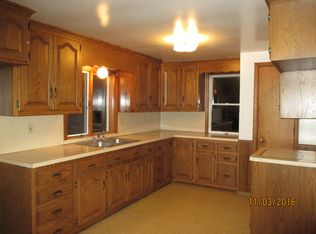 1823 Smoketown School Rd, East Earl, PA 17519