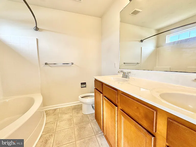56 Nicholas Dr — Photo 16
