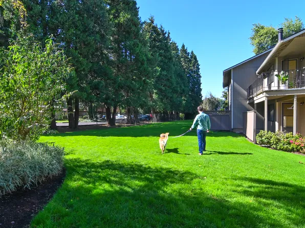 Kentfield Apartments & Pond Homes, 601 Country Club Rd #2303dc61c, Eugene, OR 97401