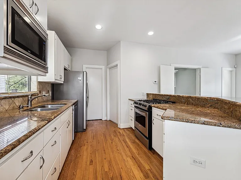 9710 Riddlewood Ln — Photo 11