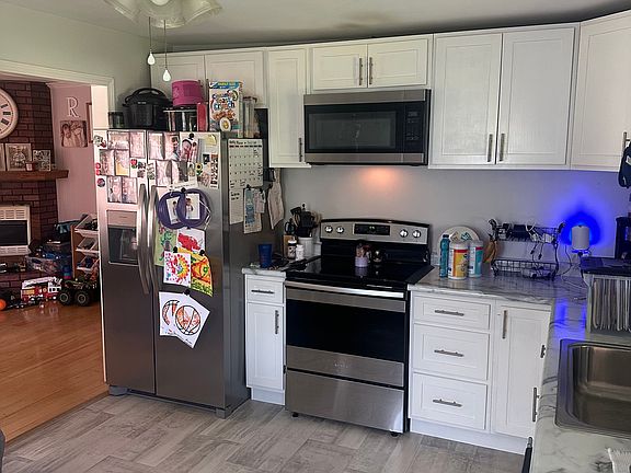 4th image of 681 Sheppard Rd