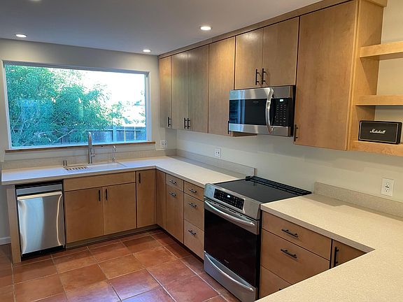 3rd image of 328 Park Way #B