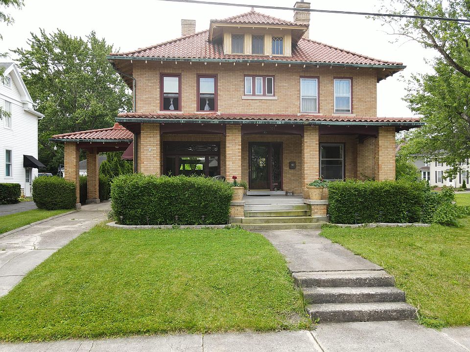 1st image of 331 W 6th St