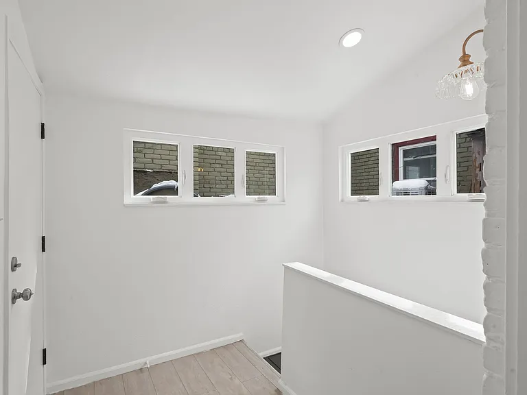 2306 N Franklin St — Photo 15