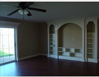 3rd image of 6911 Coventry St