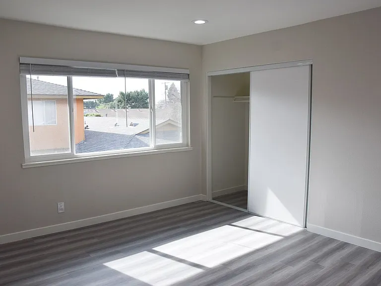 815 N Olive St — Photo 28