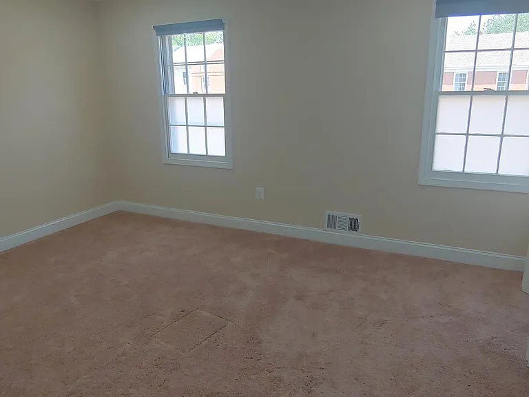 9255 George St — Photo 10
