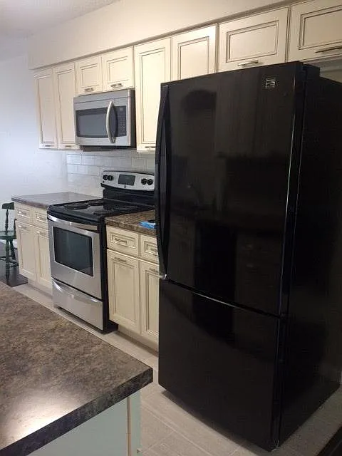 3 bed, 1753 sqft, $2,100 — Photo 3