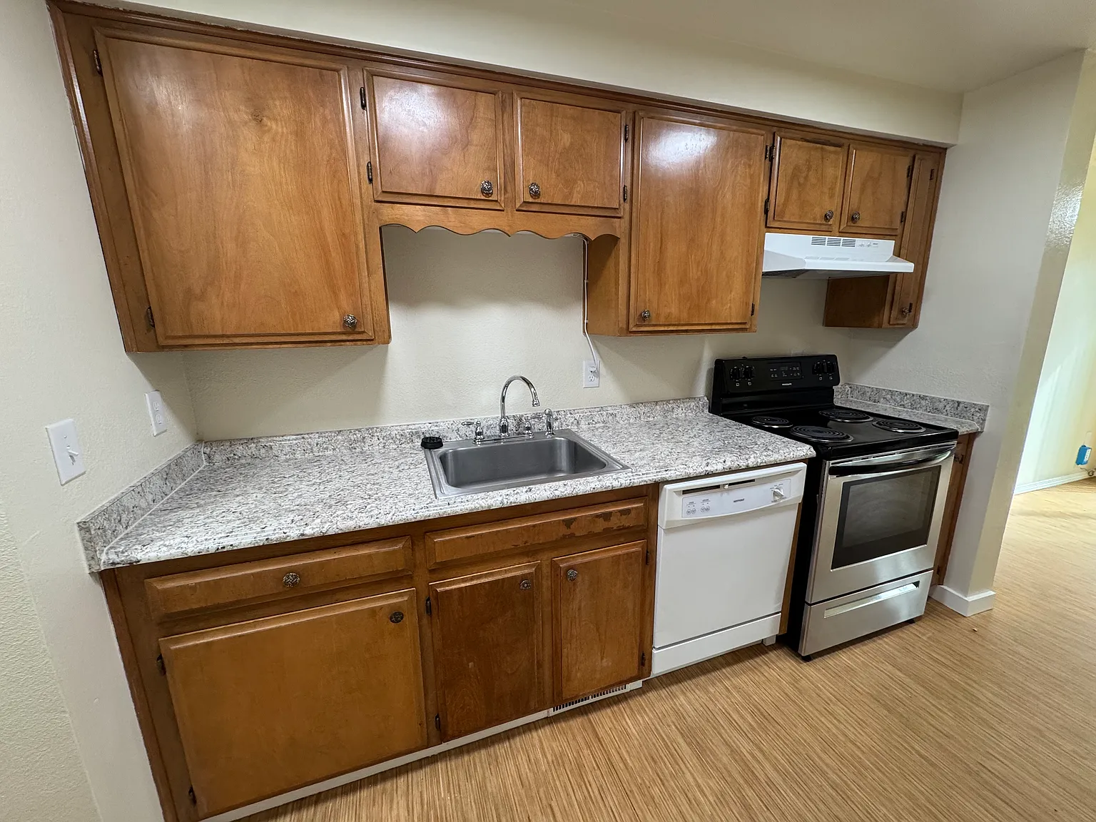 3 bed, 1.5 bath, 1150 sqft, $2,000 — Photo 4