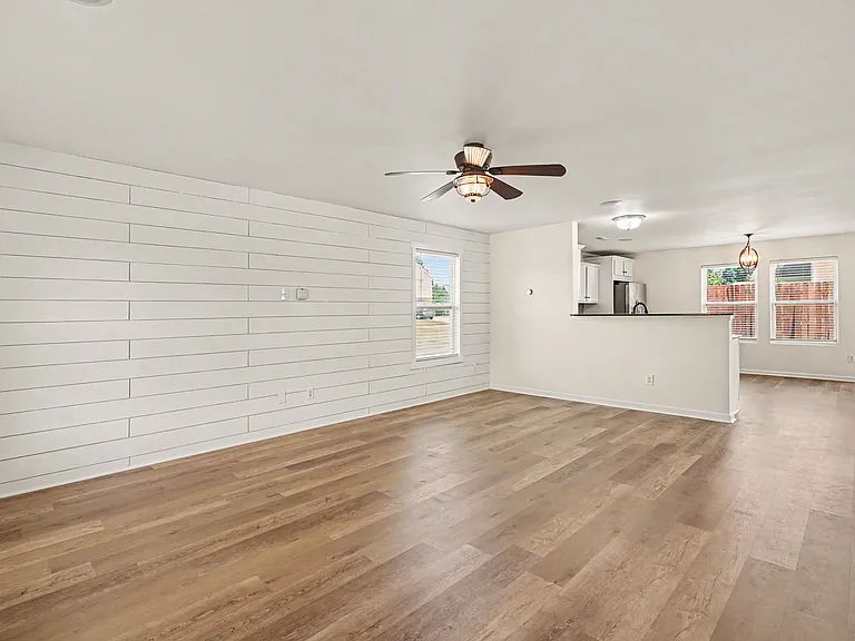 201 Buckboard Ln — Photo 3