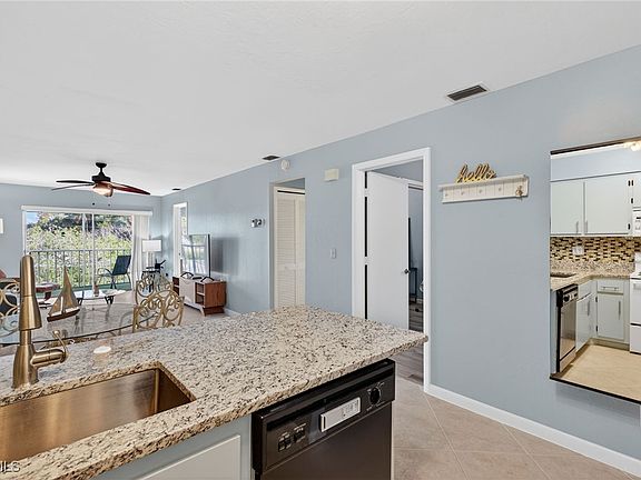 5th image of 1100 Pondella Rd APT 811