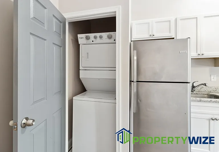 833 Hollins St #1F — Photo 24