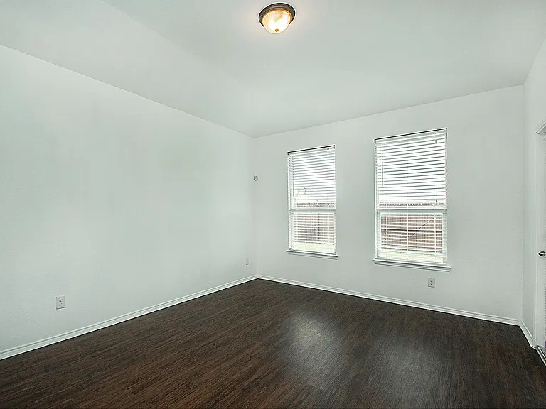 917 Swan Ridge Dr — Photo 16
