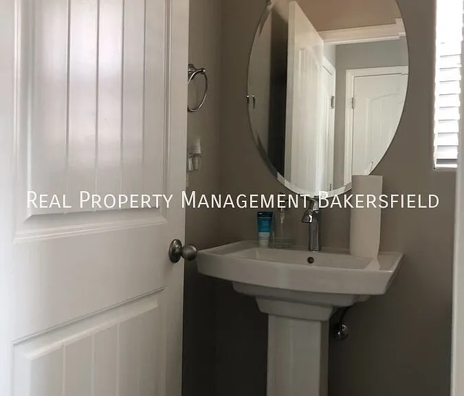9009 Village Oaks Way — Photo 11