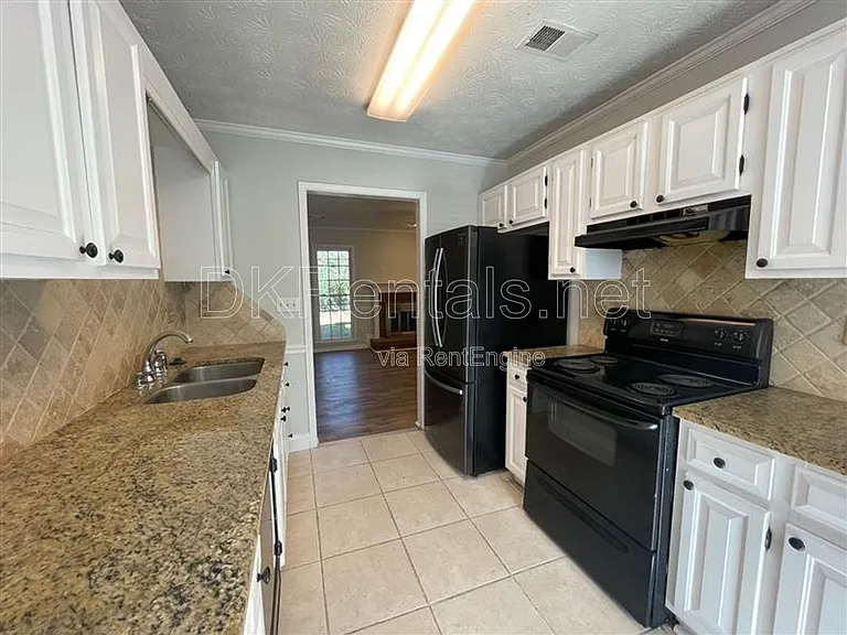 2930 Governors Ct — Photo 2