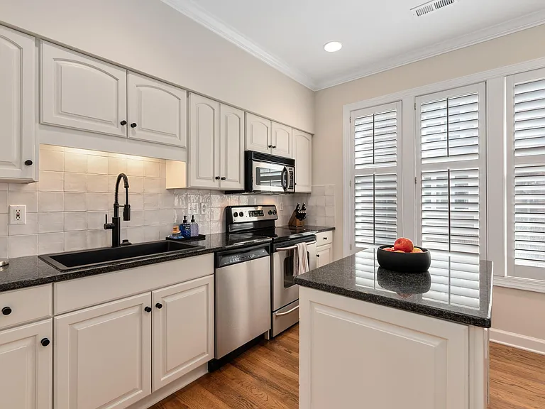 2116 Park Dr — Photo 12