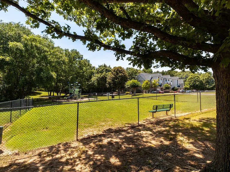 Lakeside Villas — Photo 31