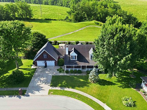 3rd image of 136 General Cleburne Dr