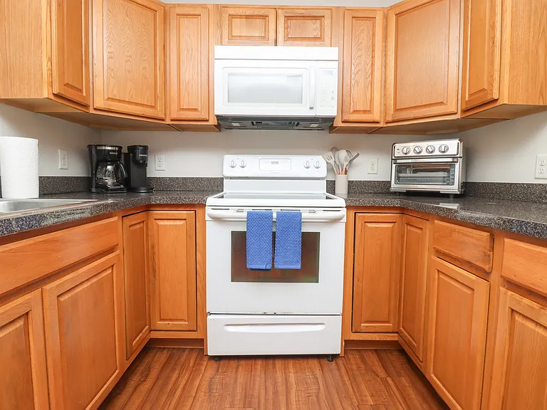 1904 Karen Ln — Photo 15