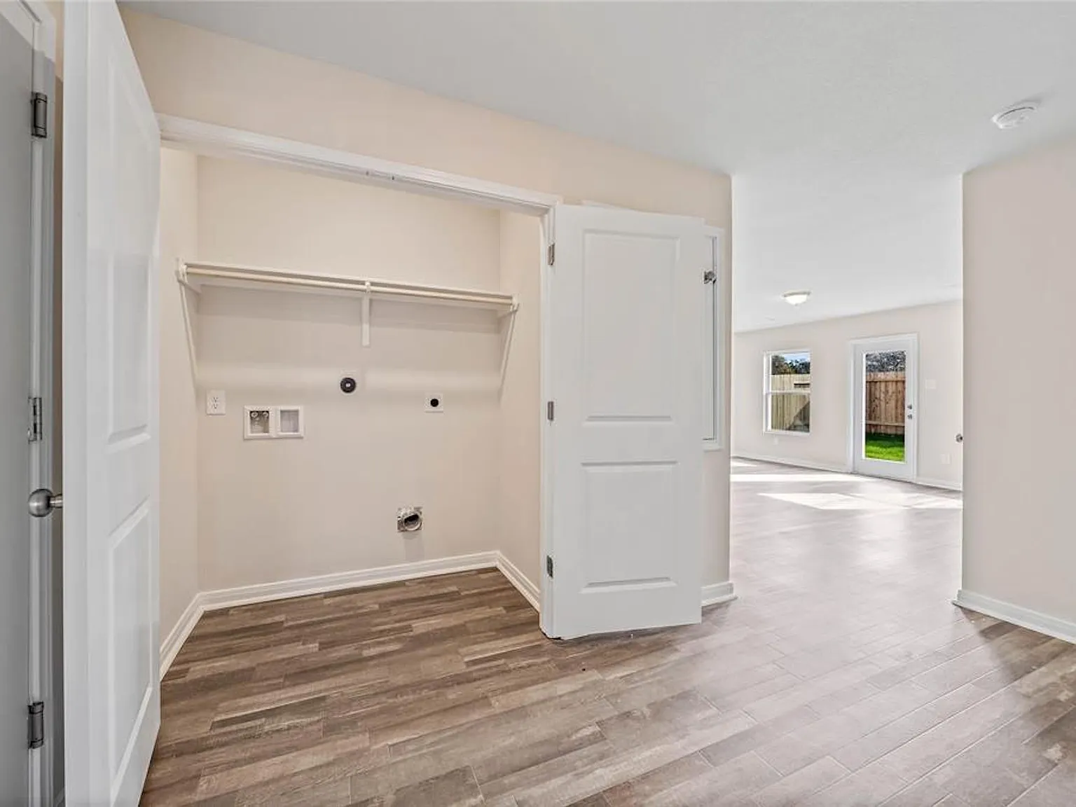 3 bed, 2.0 bath, 1200 sqft, $1,500 — Photo 3