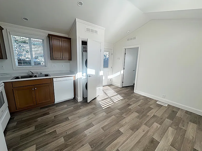 8531 Kittyhawk Ave — Photo 2