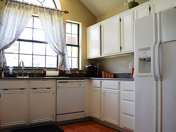 3rd image of 2200 Heights Dr