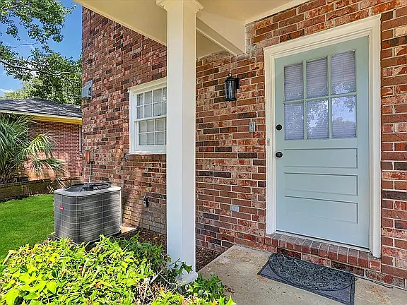 Photo 2 of 19 - 3 Berkeley Pl #3B - Savannah, GA Building Photo - 3 Berkeley Pl #3B