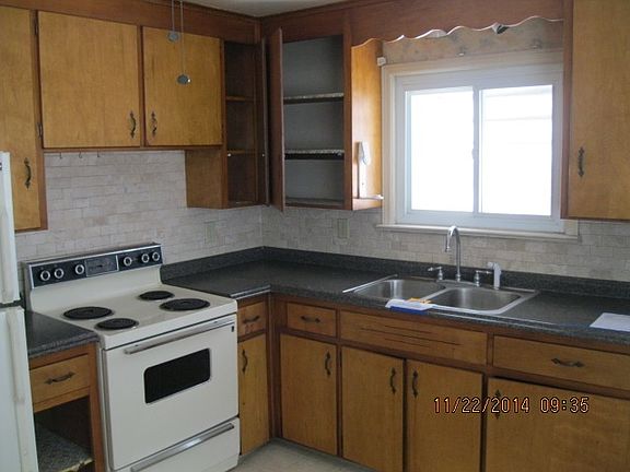 3rd image of 555 27th St