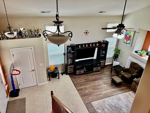 2nd image of 2000 Horseshoe Glen Cir