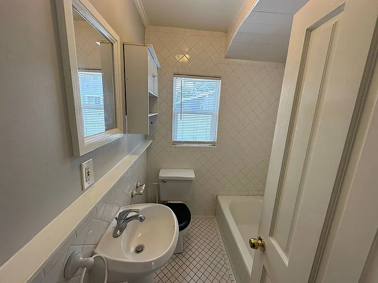 535 N Olive St — Photo 22