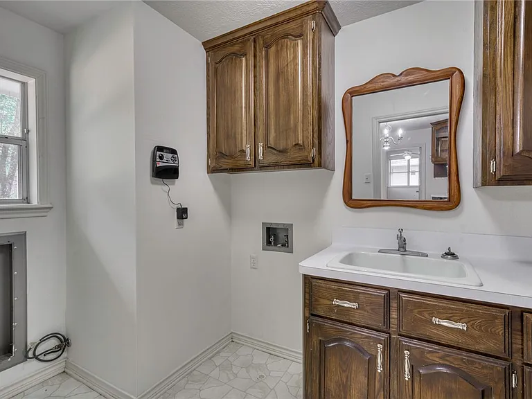 1402 Riverstone Ct — Photo 21