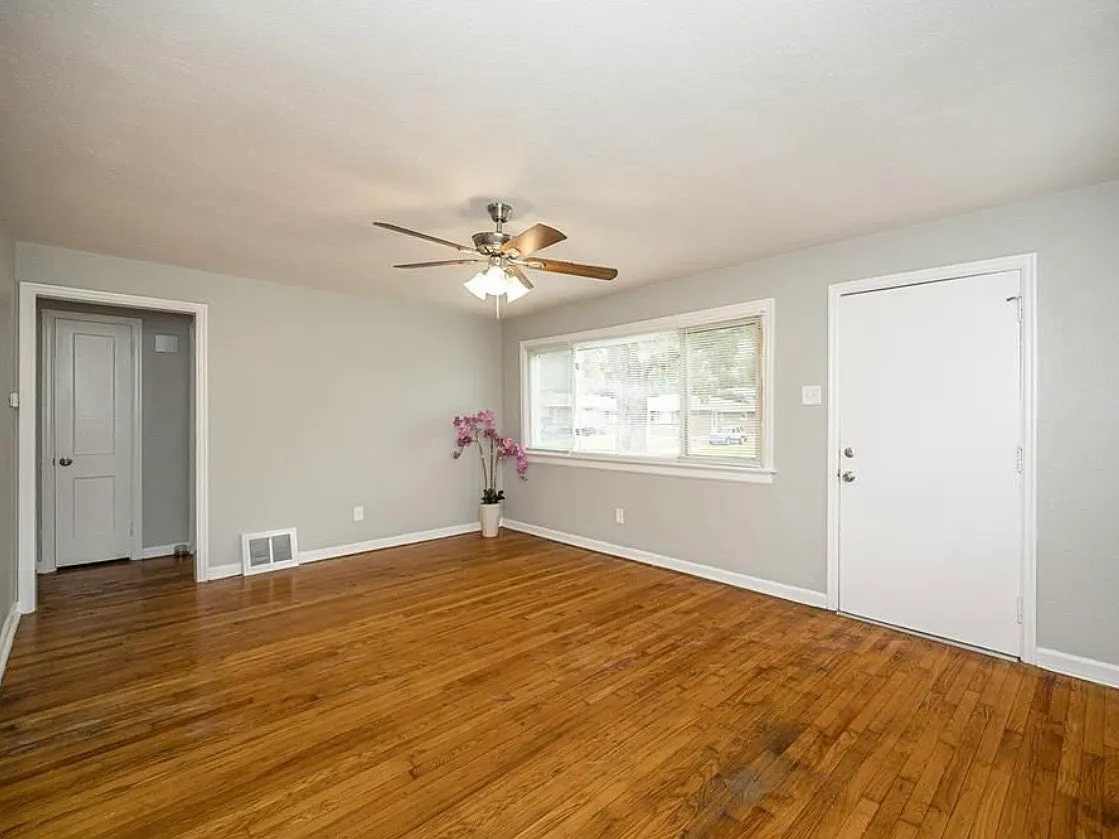 2 bed, 820 sqft, $1,250 — Photo 2